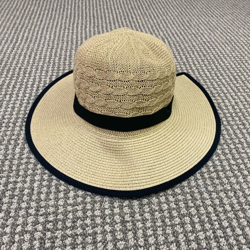 NWOT Classic Straw Sun Hat with Black Trim
